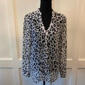 This Express black and white animal print shirt is in excellent condition.